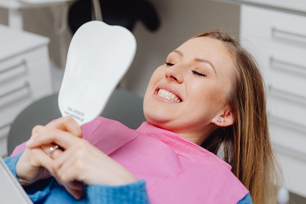 Prueba del mock-up dental para ver la sonrisa diseñada en boca antes de empezar el tratamiento