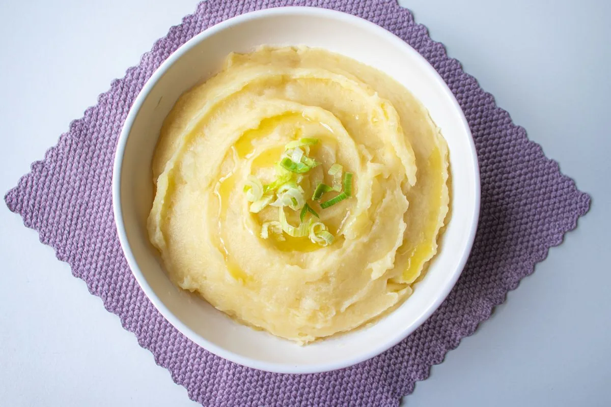 Puré de patata como ejemplo de dieta blanda la primera semana después de un implante dental